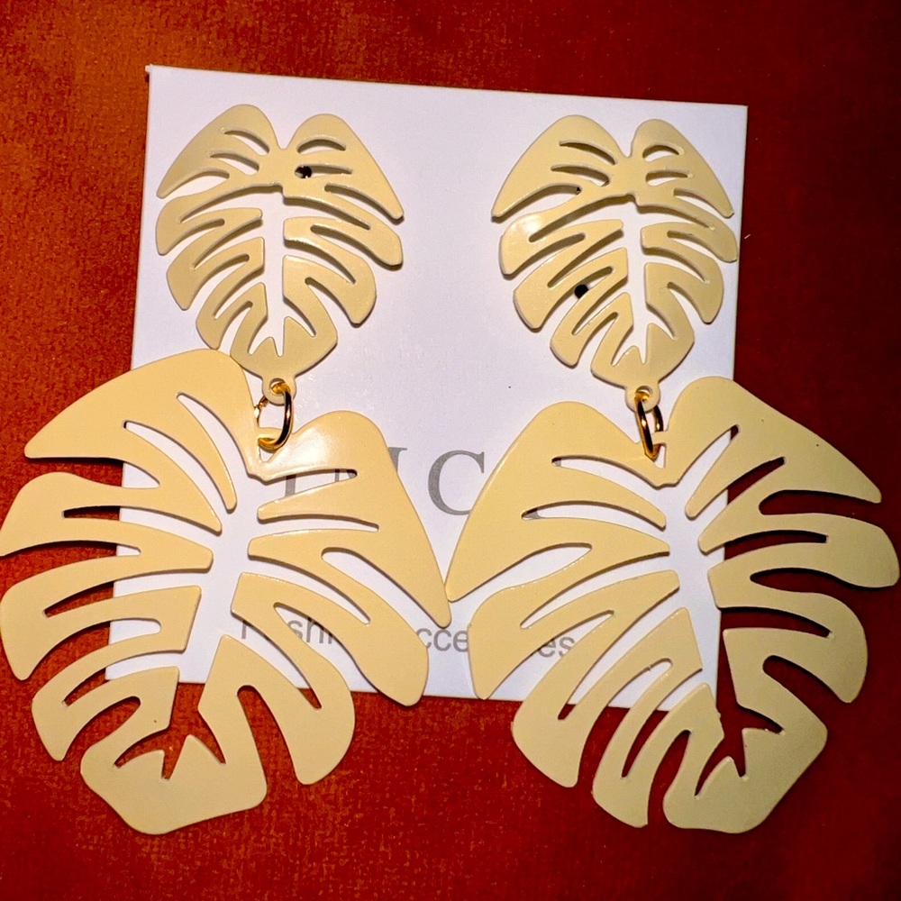 Hollow tree leaves high end fashion earring